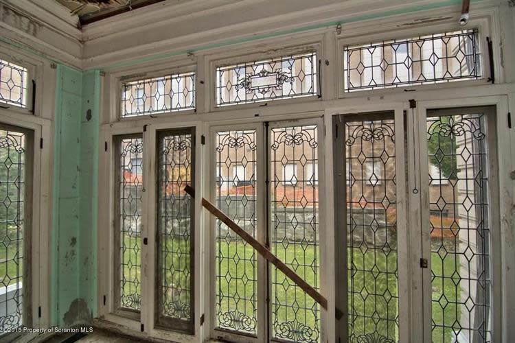 A closer look at the sunroom windows