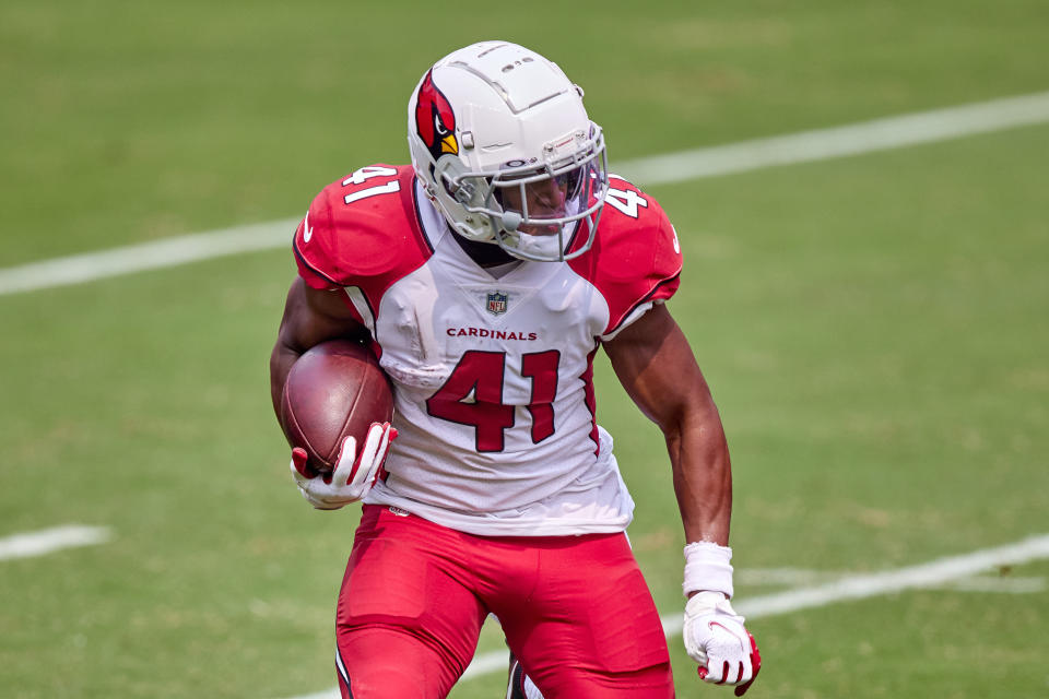 SAN FRANCISCO, CA - SEPTEMBER 13: Arizona Cardinals running back Kenyan Drake (41) runs with the football during the NFL game between the San Francisco 49ers and the Arizona Cardinals on September 13, 2020, at Levi's Stadium in Santa Clara, California. (Photo by MSA/Icon Sportswire via Getty Images)