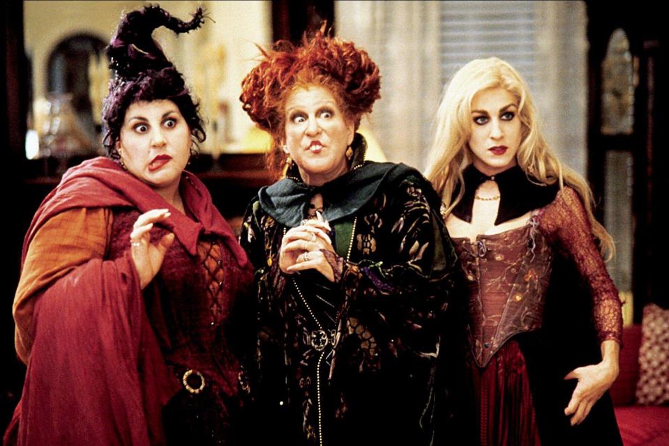 Kathy Najimy, Bette Midler & Sarah Jessica Parker Film: Hocus Pocus (1993) Characters: Mary Sanderson,Winifred 'Winnie' Sanderson & Sarah Sanderson  Director: Kenny Ortega 16 July 1993   **WARNING** This Photograph is for editorial use only and is the copyright of DISNEY and/or the Photographer assigned by the Film or Production Company and can only be reproduced by publications in conjunction with the promotion of the above Film. A Mandatory Credit To DISNEY is required. The Photographer should also be credited when known. No commercial use can be granted without written authority from the Fi