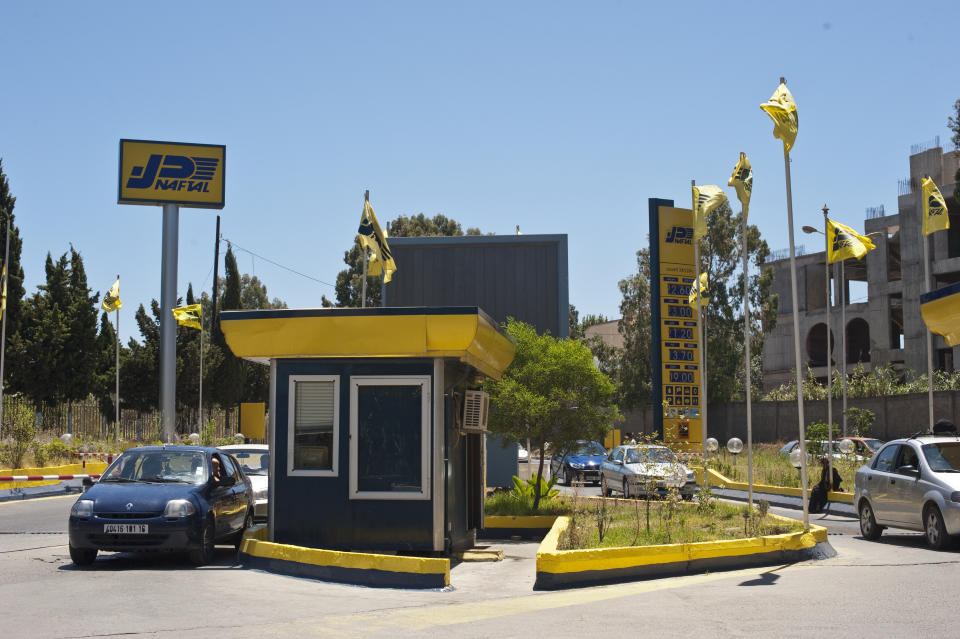 <p>El litro de gasolina cuesta 0,299 euros en Argelia, país que produjo 1.133.123 barriles de petróleo diarios en 2021. (Foto: Monique Jaques / Corbis / Getty Images).</p> 