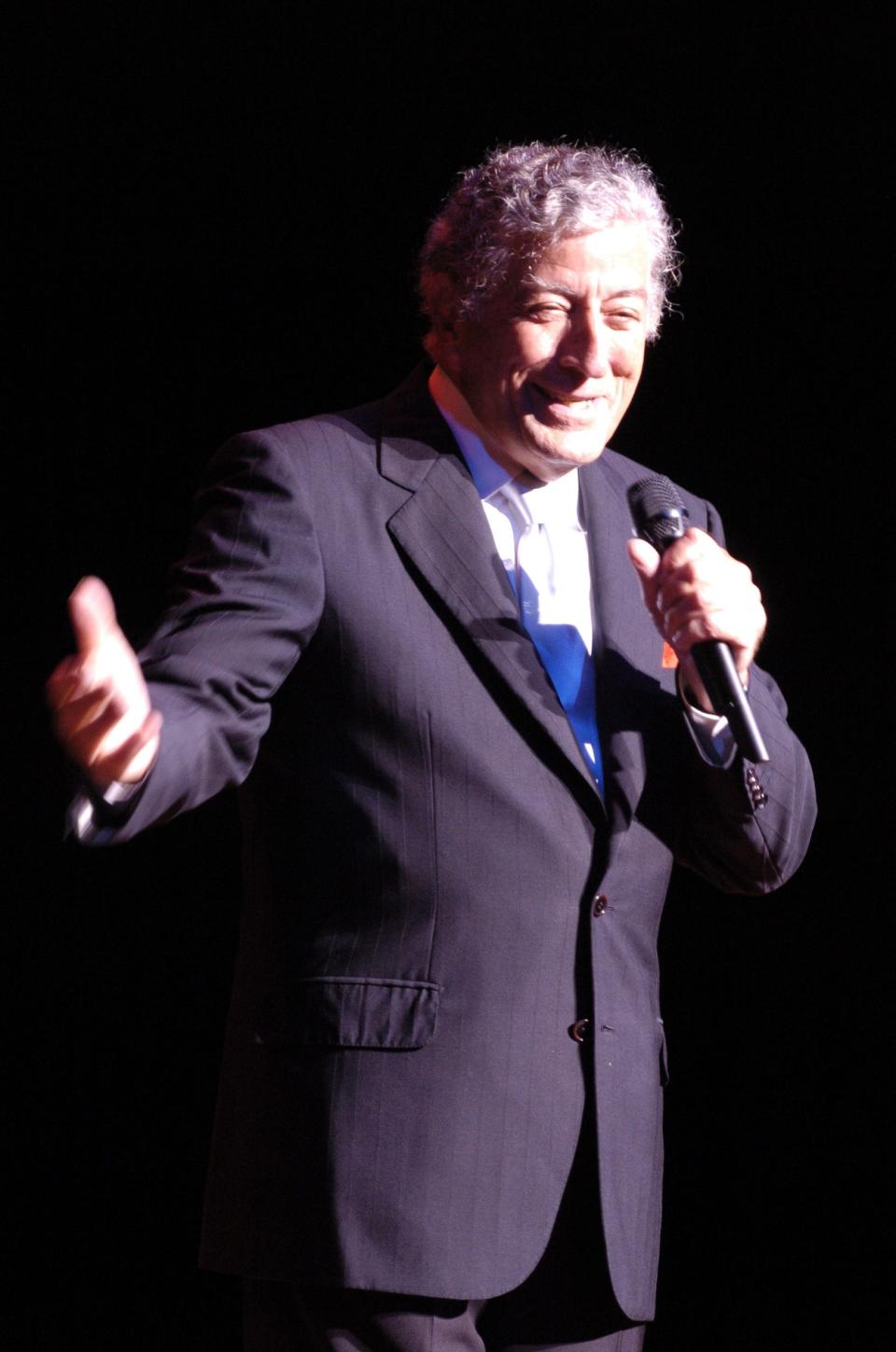 Tony Bennett performed Saturday, Aug. 20, 2005, at the Morris Performing Arts Center in South Bend.