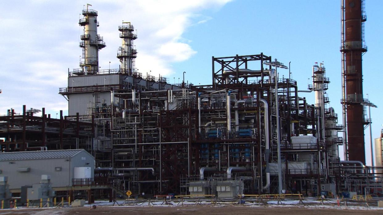 The Alberta government has authorized the Alberta Petroleum Marketing Commission to borrow up to $2.9 billion toward the financing and operations of the North West Redwater Sturgeon refinery. (CBC - image credit)