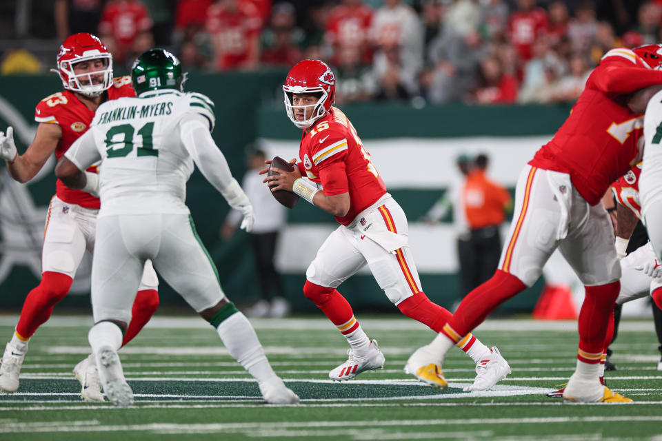 Oct 1, 2023; East Rutherford, New Jersey, USA; Kansas City Chiefs quarterback <a class="link " href="https://sports.yahoo.com/nfl/players/30123" data-i13n="sec:content-canvas;subsec:anchor_text;elm:context_link" data-ylk="slk:Patrick Mahomes;sec:content-canvas;subsec:anchor_text;elm:context_link;itc:0">Patrick Mahomes</a> (15) rolls out during the first quarter against the <a class="link " href="https://sports.yahoo.com/nfl/teams/ny-jets/" data-i13n="sec:content-canvas;subsec:anchor_text;elm:context_link" data-ylk="slk:New York Jets;sec:content-canvas;subsec:anchor_text;elm:context_link;itc:0">New York Jets</a> at MetLife Stadium. Mandatory Credit: Vincent Carchietta-USA TODAY Sports