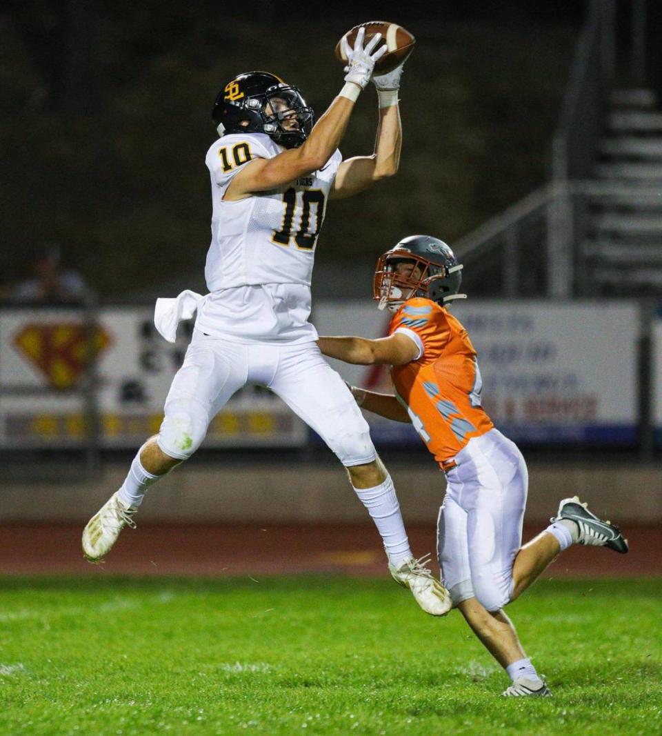 Eli Smiley Rooney makes a catch to set up a score as Jack Hathaway defends. Atascadero won in a football game with San Luis Obispo 28-24 Sep., 23, 2022.