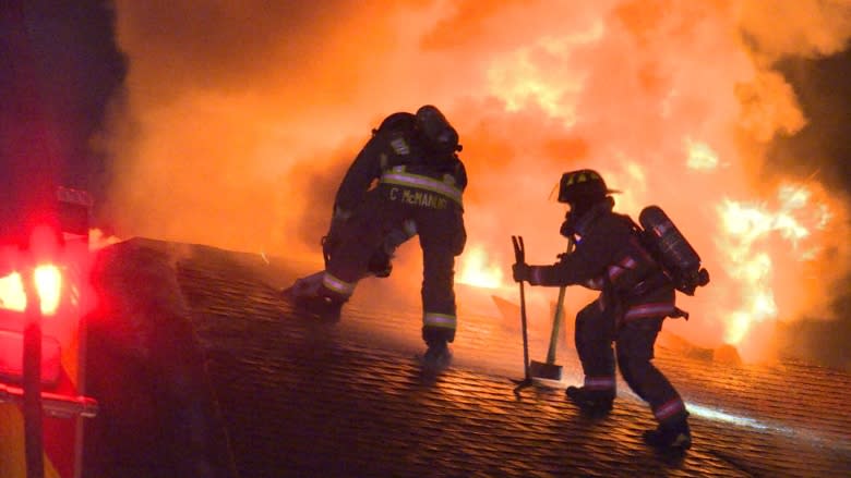 5 escape unharmed from fire that engulfs North York home