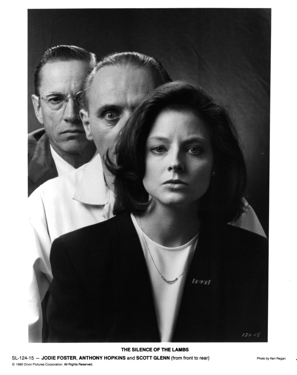 Los actores Scott Glenn, Anthony Hopkins y la actriz Jodie Foster posan para la película 'El silencio de los inocentes' en 1991. (Foto de Michael Ochs Archives/Getty Images)