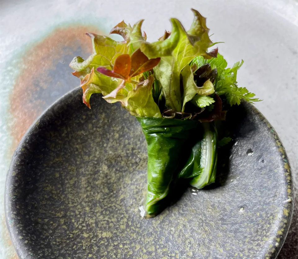 Ramo de verduras de Groenlandia (servido con mattak)