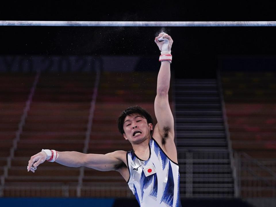 Kohei Uchimura loses grip on the horizonal bars at the Tokyo Olympics.