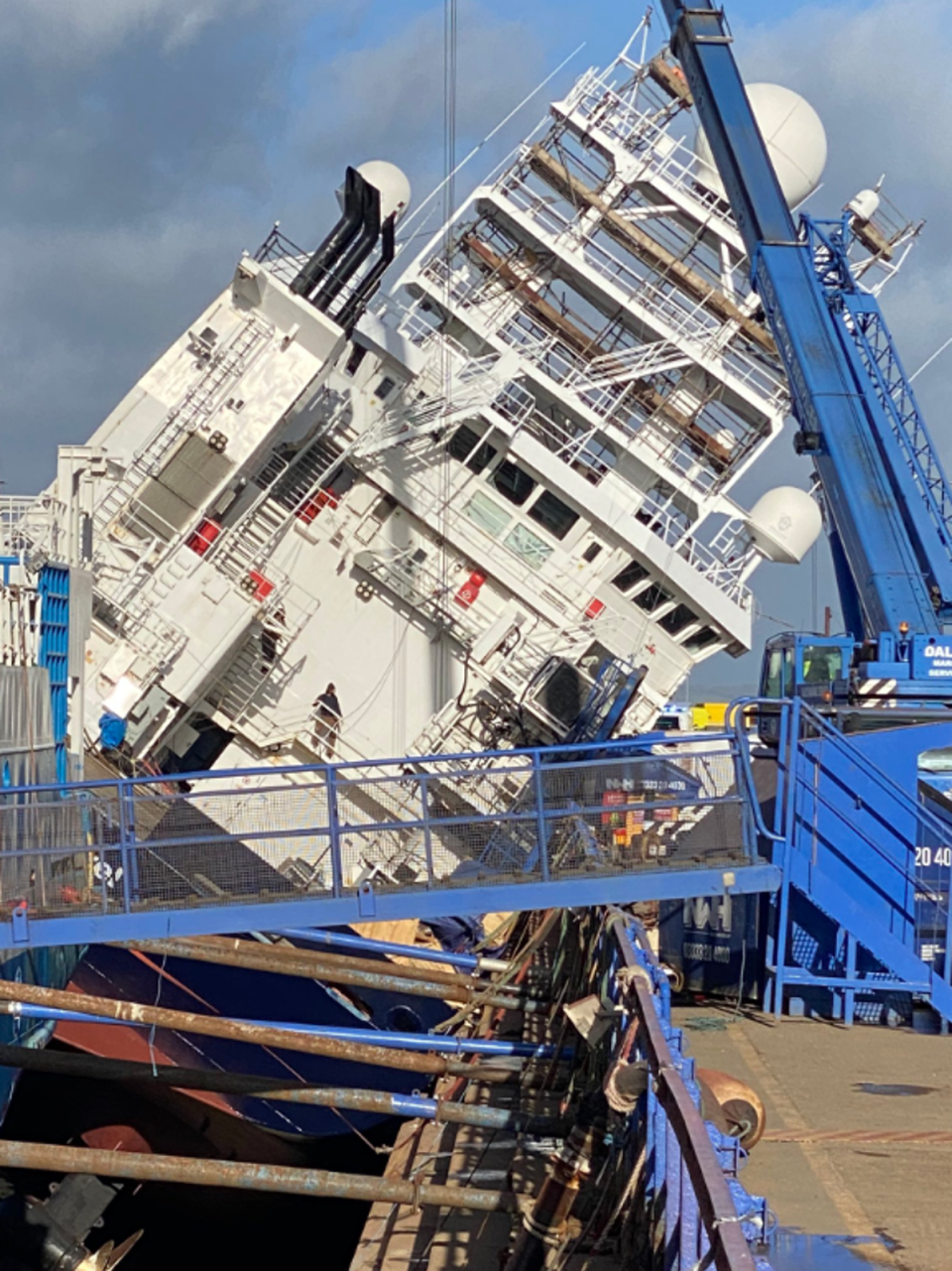 RV Petrel has blown over in high winds in Edinburgh (Tomafc83)