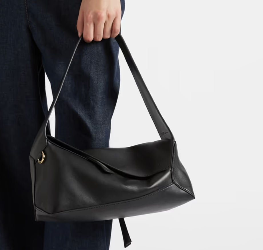 A photo of Loewe Puzzle bag.