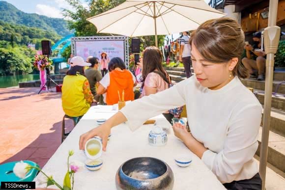 坪林商圈串連在地茶文化舉辦音樂會吸引親子族群遊逛坪林、品茶。（圖：新北經發局提供）