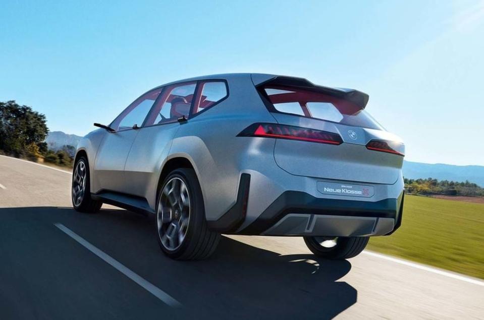 基於「Vision Neue Klasse X」發展出的市售車預計明年發售，並將在匈牙利的德布勒森工廠開始生產。關於車名、價格、規格細節等資訊則尚未公布。
