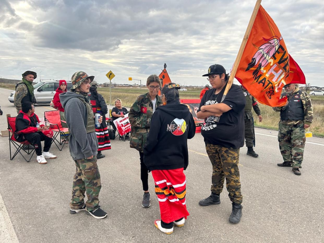 Protesters calling for a search for the remains of two First Nations women at the Prairie Green landfill, north of Winnipeg, set up new blockade at the Brady Road landfill in south Winnipeg on Wednesday. (Ian Froese/CBC - image credit)