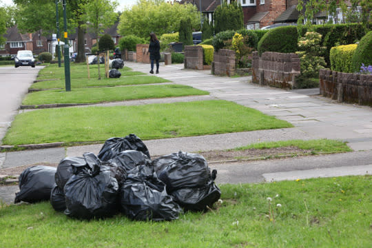 Entire Northampton street warned over excess rubbish bags - BBC News