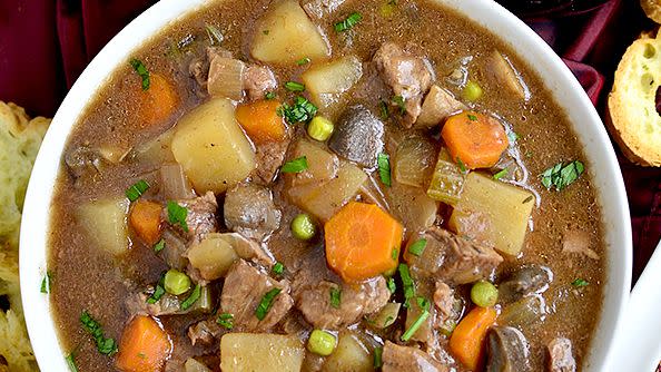 Food, Leaf, Ingredient, Stew, Dish, Recipe, Serveware, Navarin, Meal, Soup, 