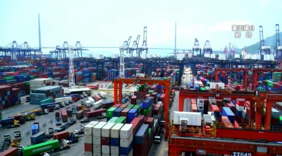 去年全球貨櫃航運費用大漲，因此海運業賺了不少錢。（圖／翻攝自網路）