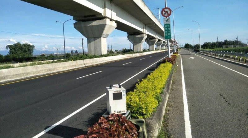 ▲移動式測速照相是針對容易超速的路段所設置（圖／嘉義縣警察局民雄分局提供）