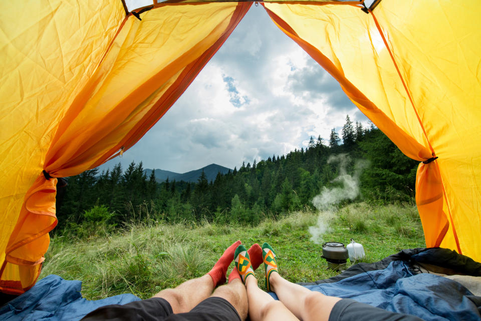 Mit praktischen Gadgets lässt sich das Outdoor-Leben noch entspannter gestalten! (Bild: Getty Images)