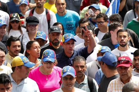 Venezuelan opposition leader and Governor of Miranda state Henrique Capriles (C) takes part in a rally against Venezuelan President Nicolas Maduro's government and to commemorate the 59th anniversary of the end of the dictatorship of Marcos Perez Jimenez in Caracas, Venezuela January 23, 2017. REUTERS/Carlos Garcia Rawlins