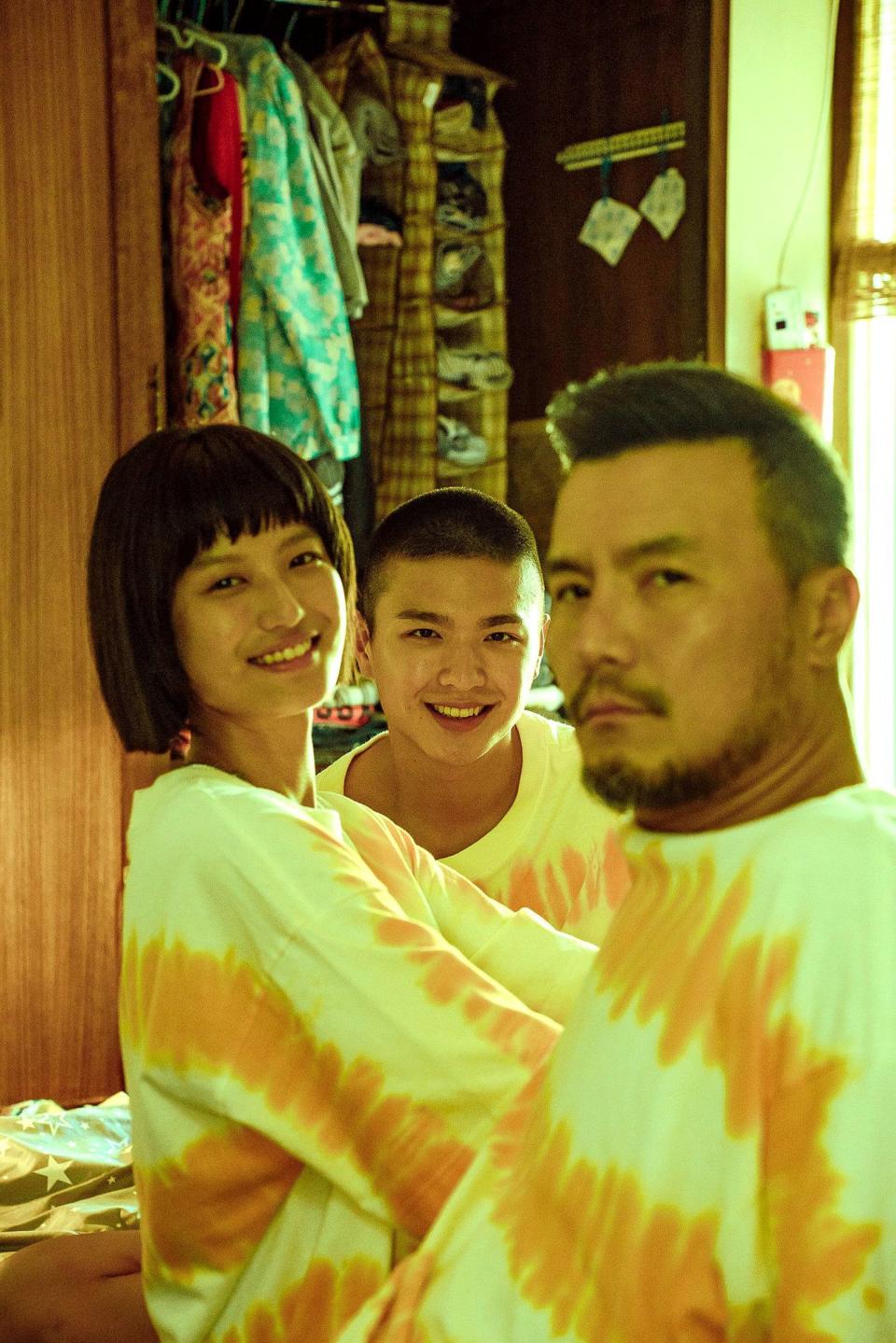 李銘忠（右起）帶領2位年輕演員王碩瀚與虹茜演繹一段放膽追尋愛、性與自由的故事。（海鵬提供）