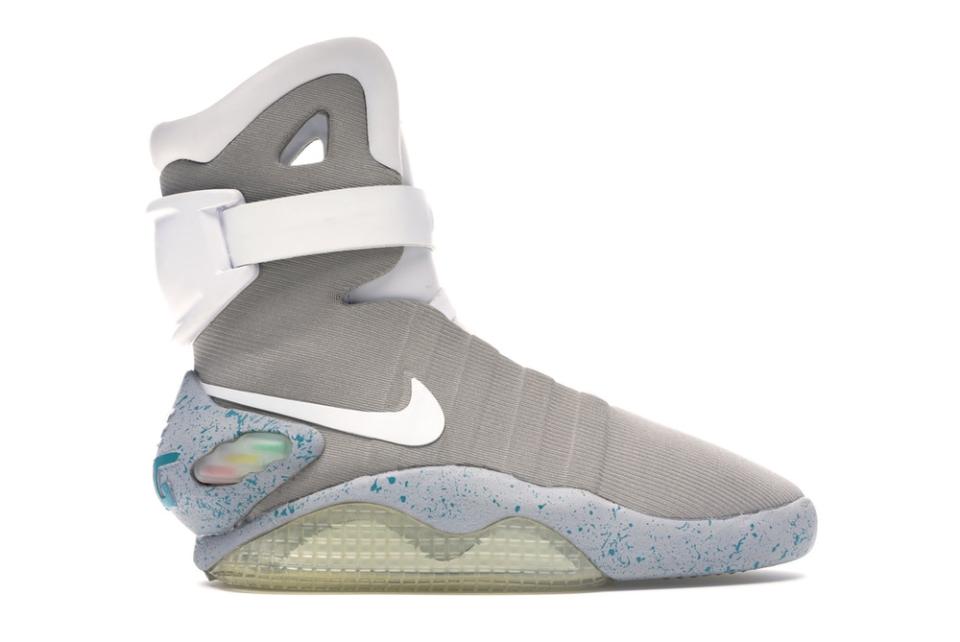 <strong>15.789 euros. </strong>La première version des chaussures Marty McFly, le principal protagoniste de "Retour vers le futur" vaut encore plus de 15.000 euros.