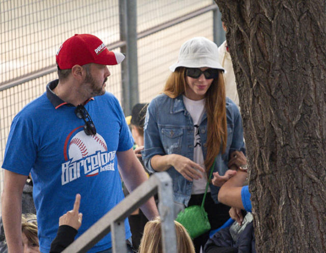 Shakira no guarda rencor! La artista posa con una camiseta del