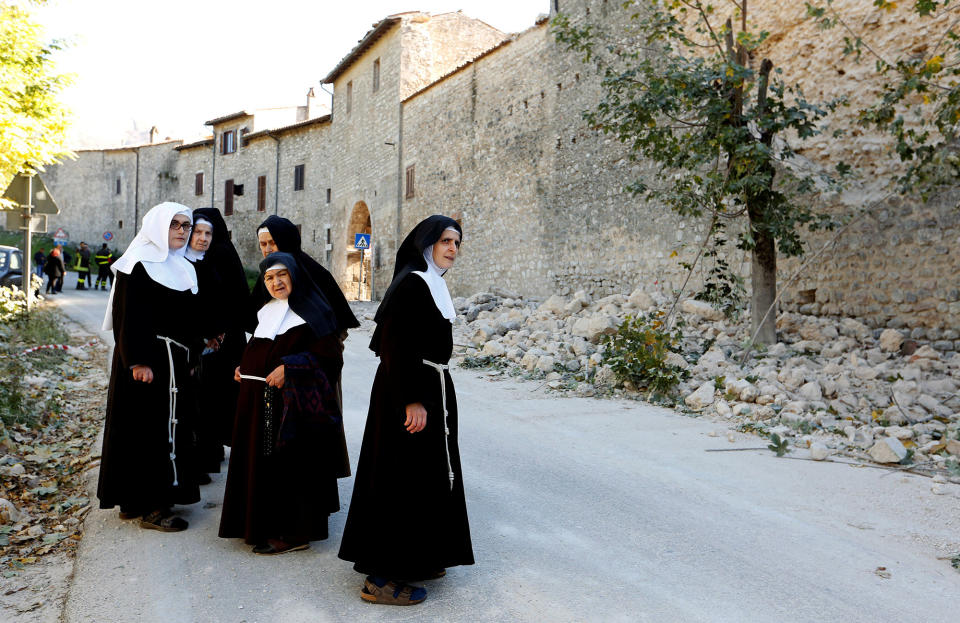 New earthquake rocks Italy, flattens historic basilica