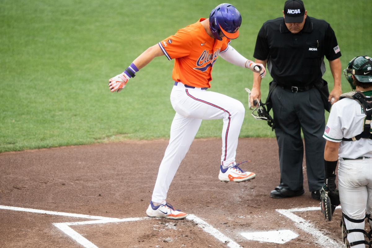 Clemson baseball score vs. Charlotte Live updates from NCAA Tournament