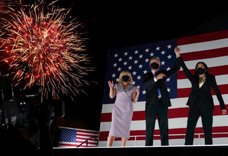 De g. à d. : Jill Biden, son époux Joe et la sénatrice de Californie candidate à la vice-présidence Kamala Harris, lors de la convention démocrate, à Wilmington, Delaware, le 20 août 2020 - Olivier DOULIERY © 2019 AFP