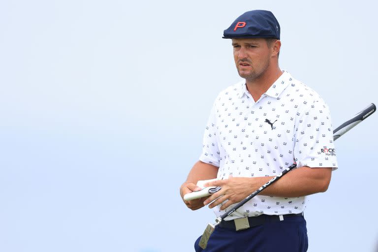 Bryson DeChambeau se despertó en la madrugada del viernes y encontró una nueva forma de pegar