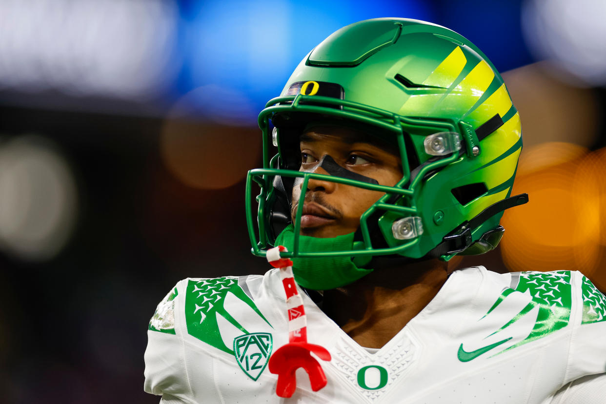 LAS VEGAS, NEVADA - DECEMBER 1: Troy Franklin #11 of the Oregon Ducks warms up prior to the Pac-12 Championship game against the Washington Huskies at Allegiant Stadium on December 1, 2023 in Las Vegas, Nevada. (Photo by Brandon Sloter/Image Of Sport/Getty Images)