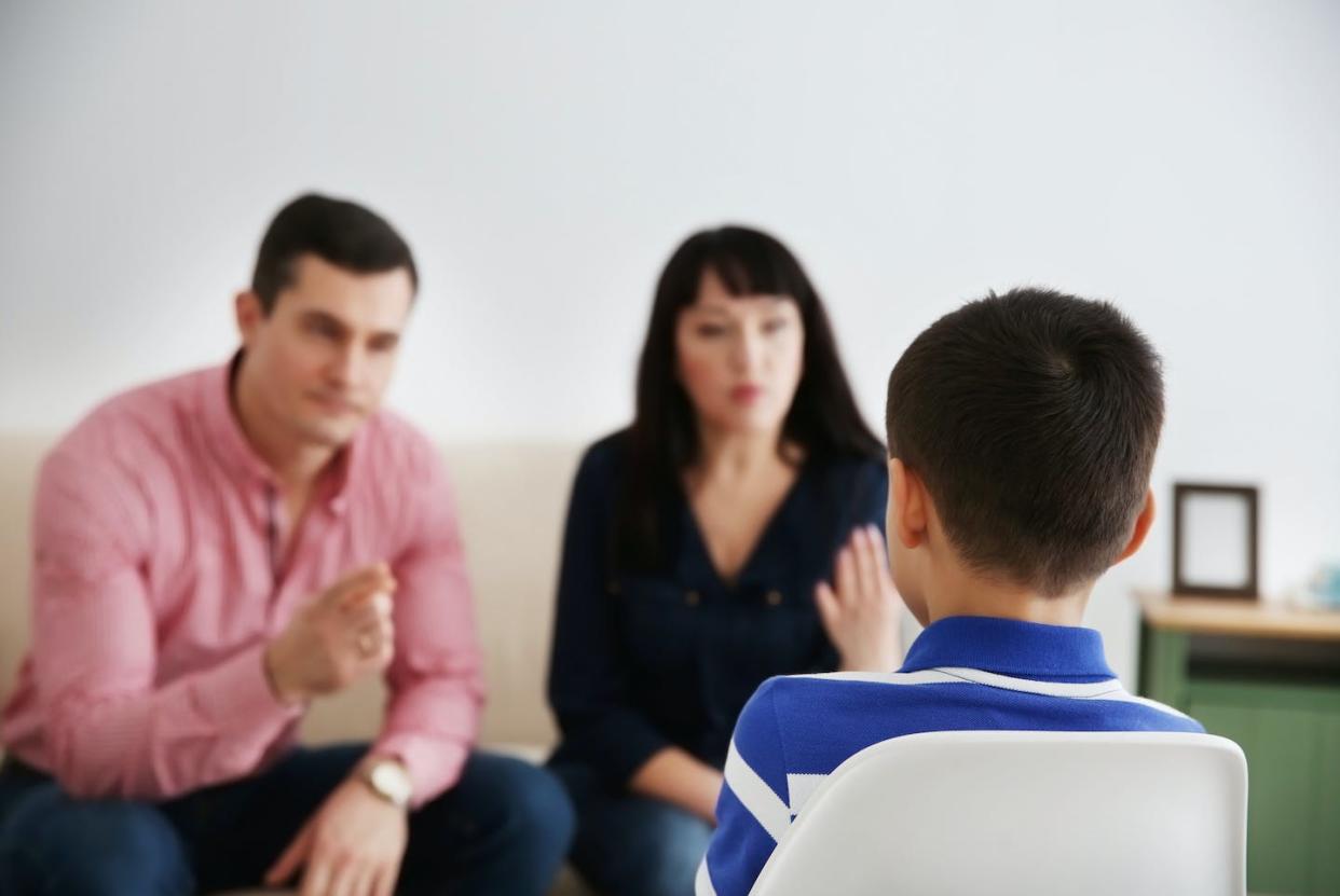 <a href="https://www.shutterstock.com/es/image-photo/parents-berating-their-son-indoors-402060979" rel="nofollow noopener" target="_blank" data-ylk="slk:Shutterstock / Africa Studio;elm:context_link;itc:0;sec:content-canvas" class="link ">Shutterstock / Africa Studio</a>