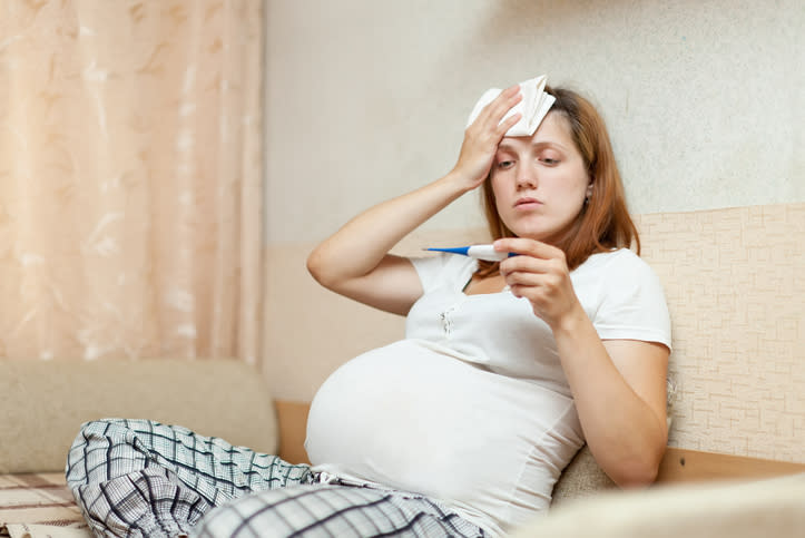 Los brotes de fiebre en el embarazo serían un riesgo de autismo en el bebé. Foto: JackF / Getty Images