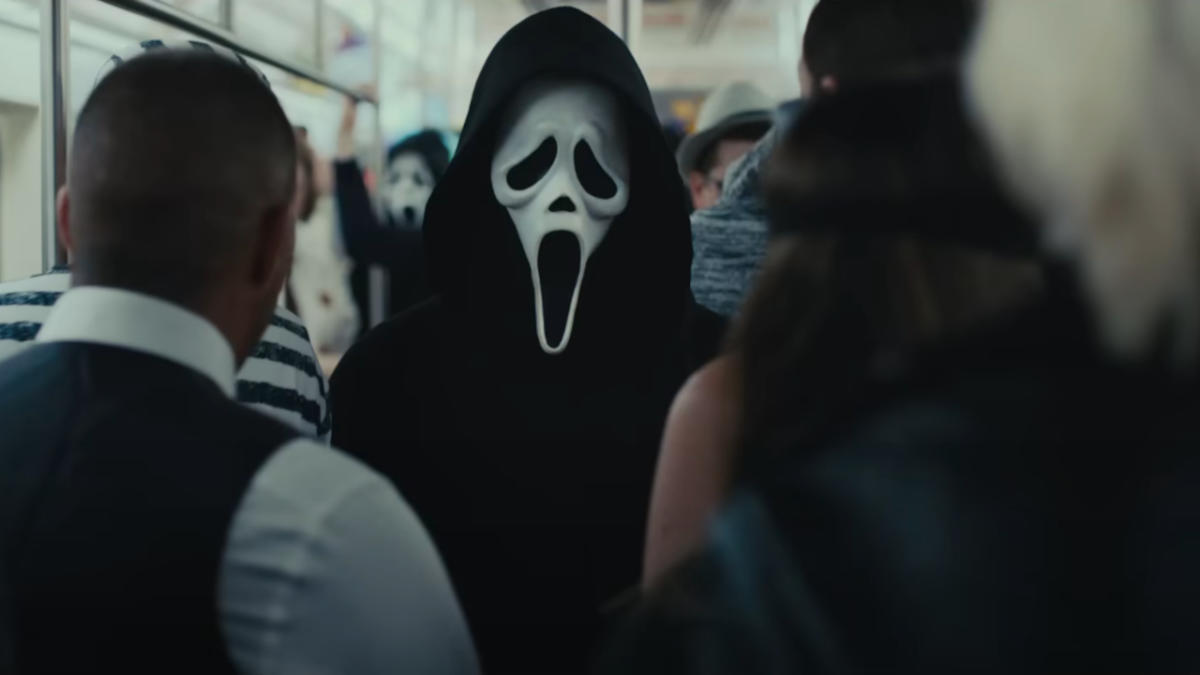 Scream Vis Ghostface Killer Reveals Dark Backstory That Got Cut