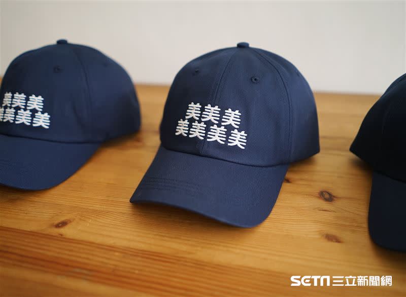 近日澎湖縣七美鄉推出限量特色紀念品「七美」帽，簡單易懂的設計掀起熱議。（圖／地圖製造 MakeWorld.tw授權使用）