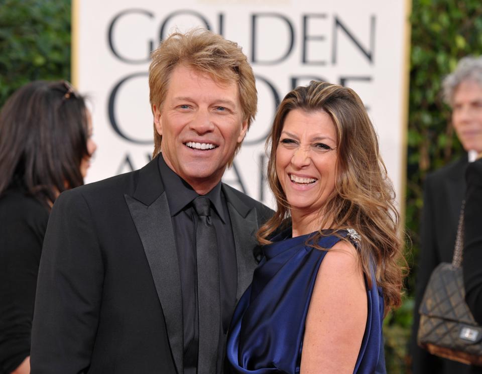 Jon Bon Jovi y su esposa Dorothea Hurley en los Golden Globe del 2013. (Photo by John Shearer/Invision/AP)