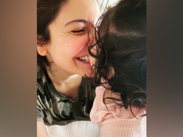 Anushka Sharma with Vamika (Image source: Instagram)