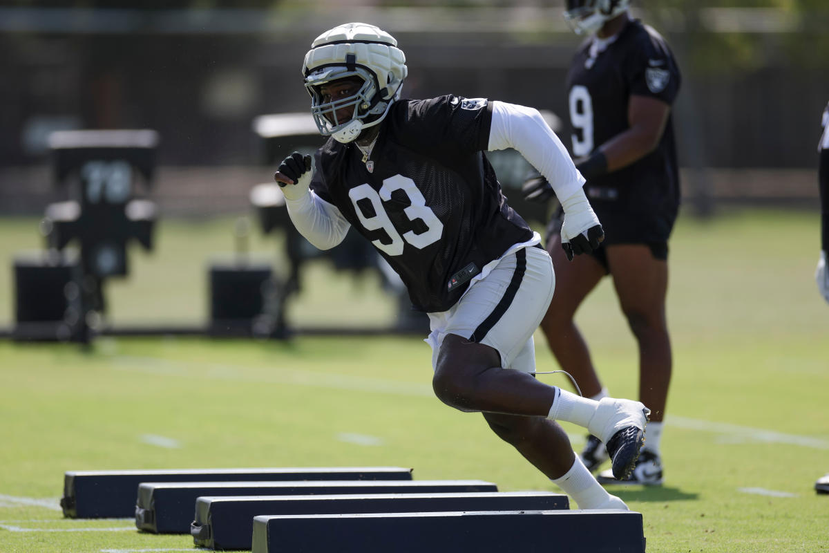 Eagles add a defensive tackle who was a 3rd-round pick last year - Yahoo Sports