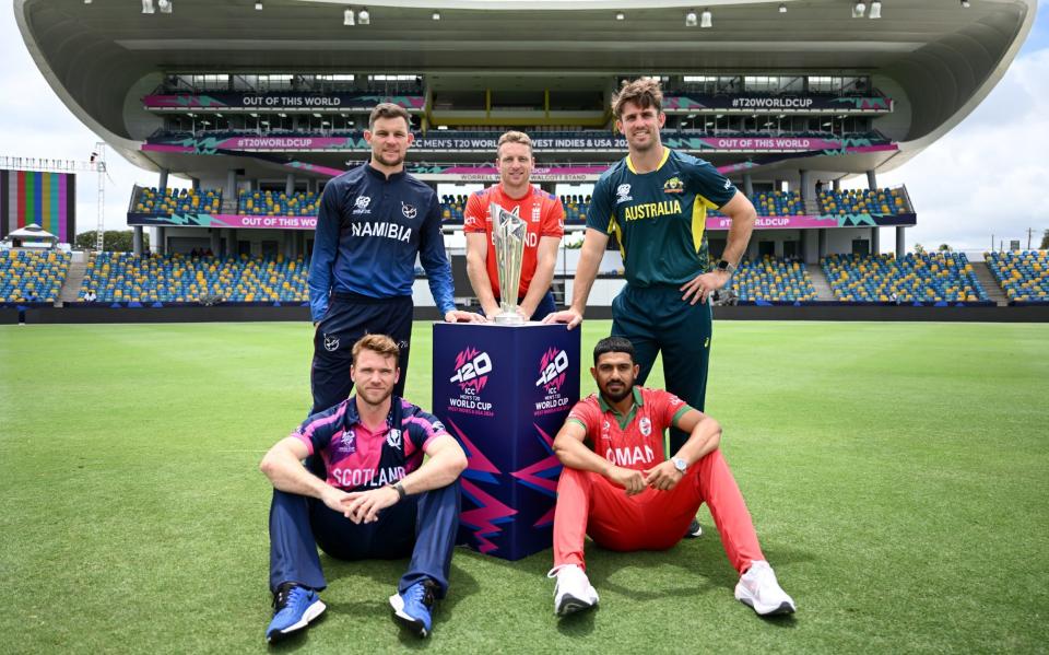 Jos Buttler (back row, centre) poses with the T20 World Cup trophy