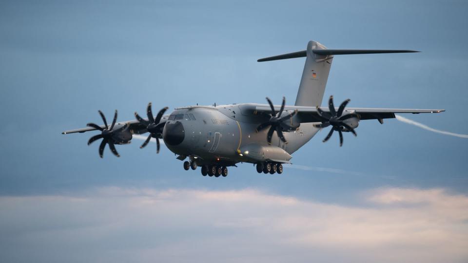 Das Transportflugzeug A400M der Bundeswehr im Landeanflug Ende August auf dem niedersächsischen Stützpunkt Wunstorf.