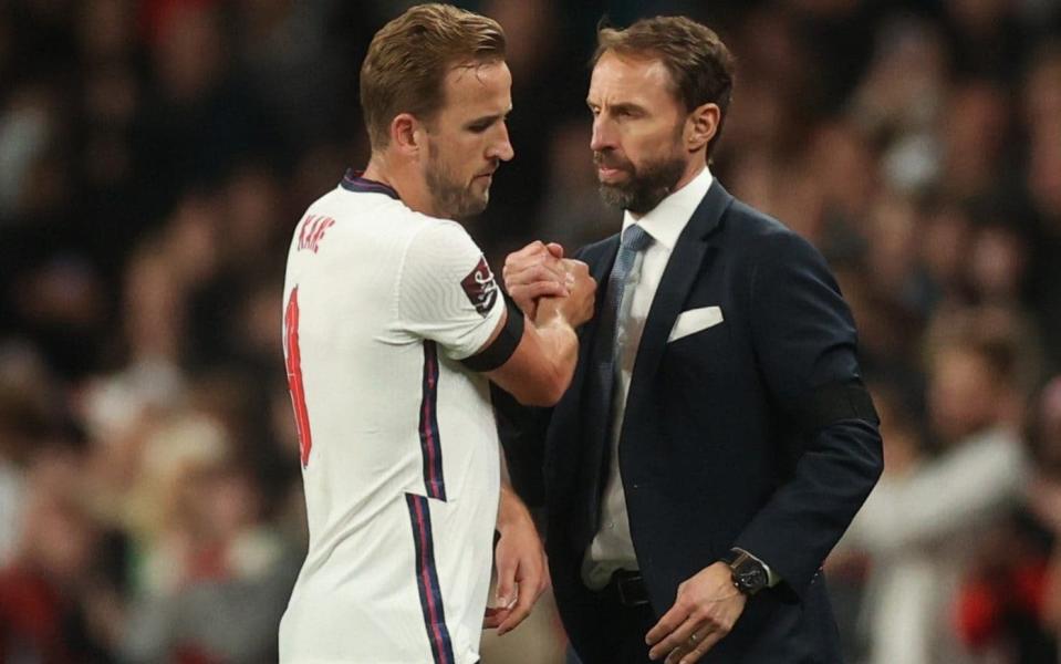 England&#39;s Harry Kane shakes hands with manager Gareth Southgate after being substituted - ACTION IMAGES VIA REUTERS