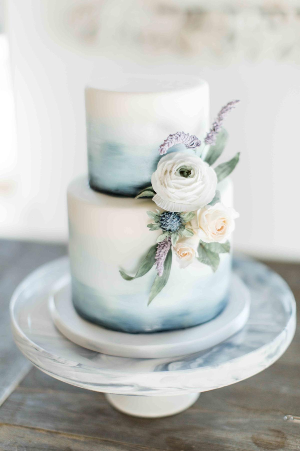 19 Two-Tier Cakes to Inspire Your Wedding Dessert Table