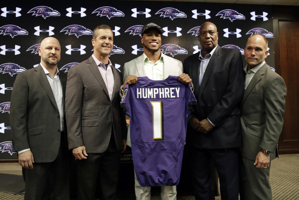 Cornerback Marlon Humphrey, center, the Baltimore Ravens’ first-round draft pick, With Humphrey are director of college scouting Joe Hortiz, coach John Harbaugh, GM Ozzie Newsome and assistant GM Eric DeCosta, from left. (AP Photo/Patrick Semansky) ORG XMIT: MDPS103