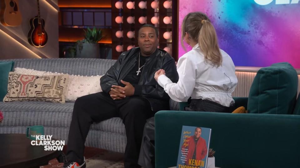 Kelly Clarkson and Kenan Thompson discussed their  differing personal hygiene habits on her show.