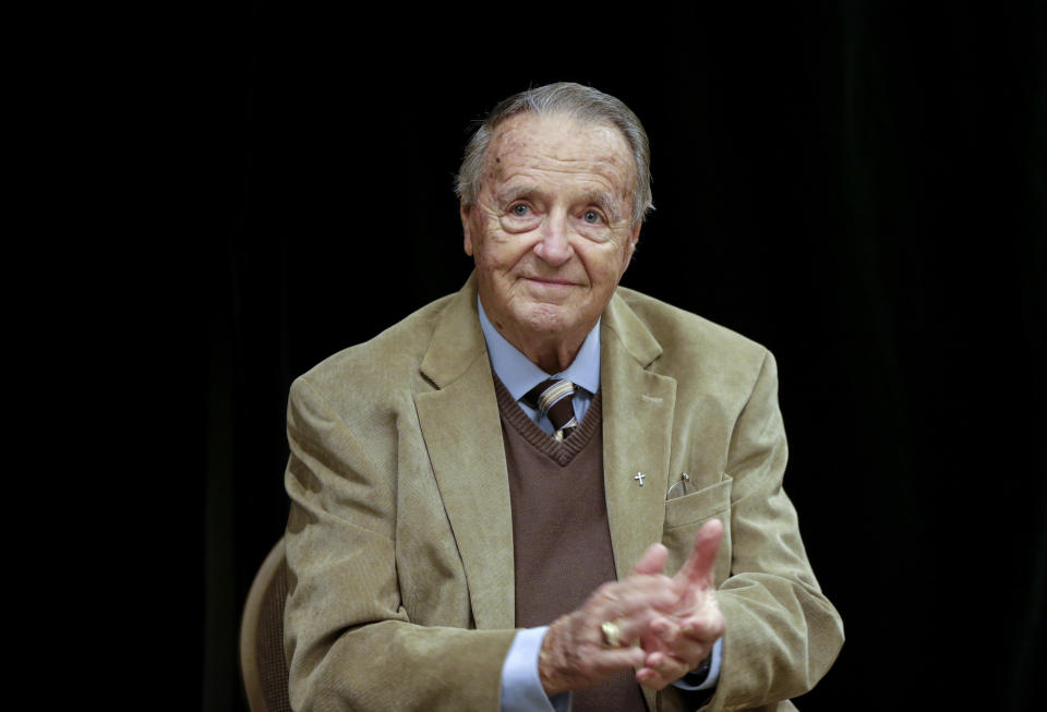 Retired Florida State coach Bobby Bowden applauds following a Rotary Club luncheon in Omaha, Neb., Wednesday, Jan. 10, 2018. The 88-year-old Bowden was in Omaha to accept the Tom Osborne Legacy Award as part of the Outland Trophy banquet. Bowden coached Florida State from 1976-2009 and won national championships in 1993 and 1999. His Seminoles beat Osborne's Nebraska team 18-16 in the Orange Bowl after the 1993 season for the first of his two national championships. (AP Photo/Nati Harnik)