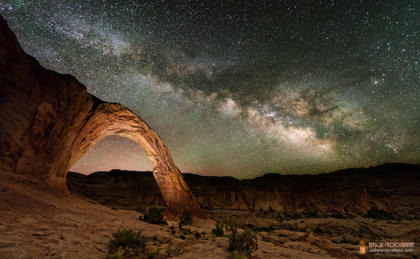 Impresionante imagen del astrofotógrafo Mike Taylor. La Vía Láctea sobre el Cañón Bootlegger, Utah. (Publicada en Space.com)
