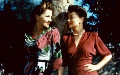 Joan Fontaine (left) and her sister, Olivia de Havilland, circa 1946 - Getty