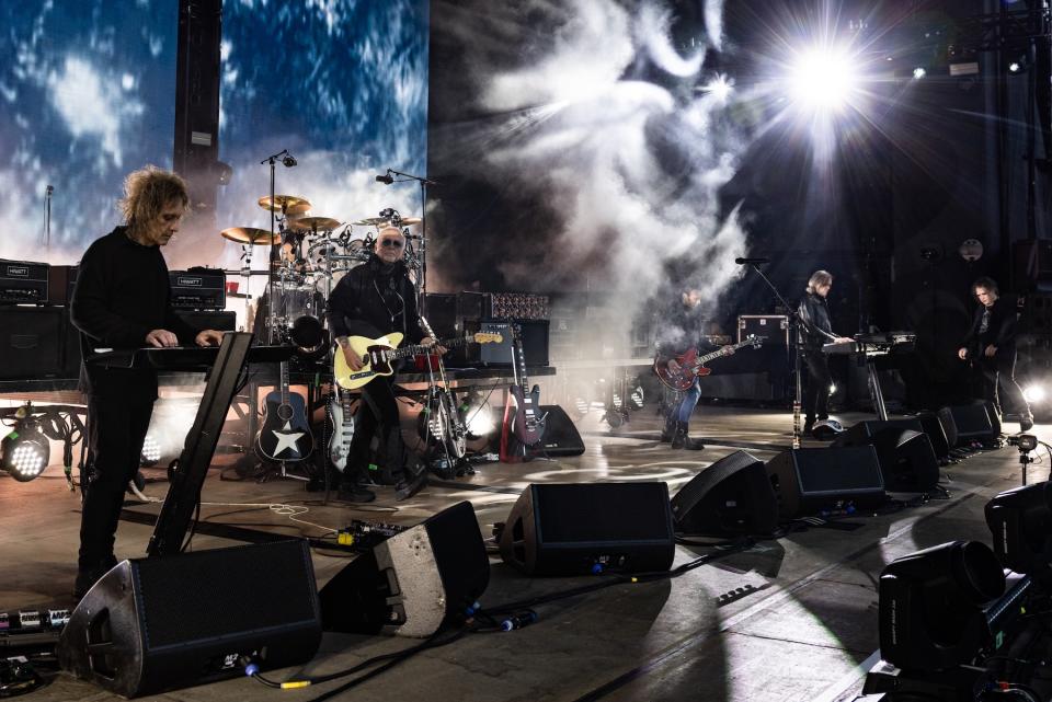 The Cure at Shoreline Amphitheatre in Mountain View, CA, 5/27/2023 (25/31)