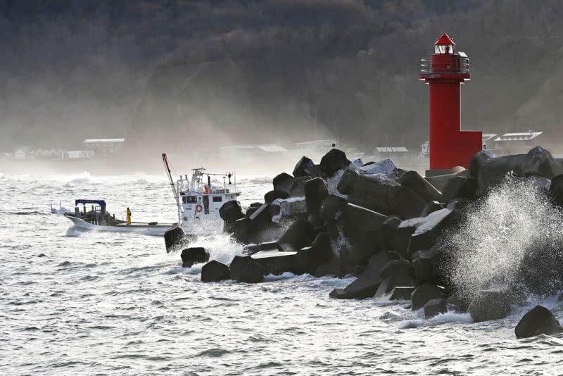 ▲日本北海道觀光船沉沒，目前尋獲船上10人，但全數死亡，仍有16人下落不明。（圖／美聯社／達志影像）