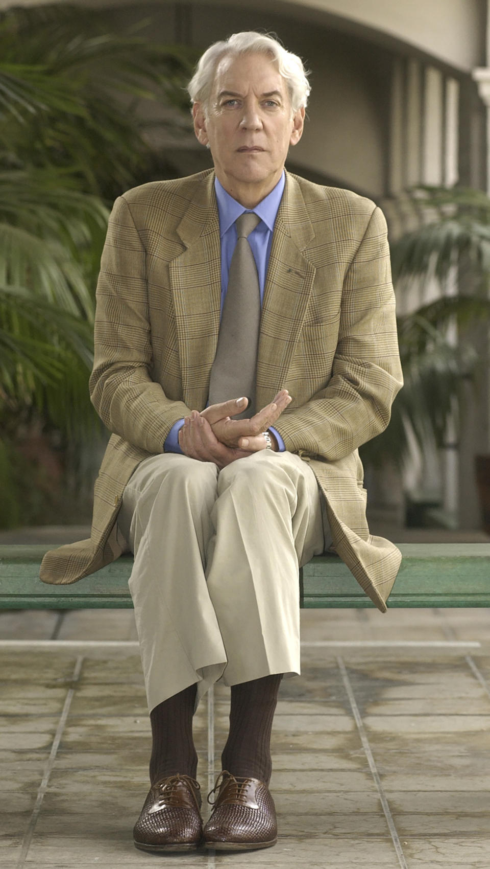 FILE - Actor Donald Sutherland poses at the Wilshire Ebell Theater in Los Angeles on Oct. 16, 2001. Sutherland, the towering Canadian actor whose career spanned "M.A.S.H." to "The Hunger Games," has died at 88. (AP Photo/Rene Macura, File)